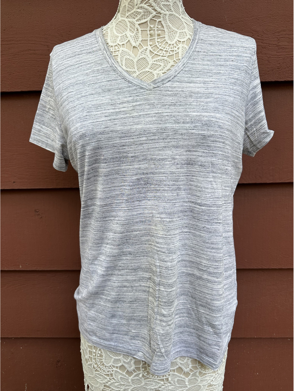 Croft & Barrow Heather Gray V Neck‎ Classic Tee Casual Minimalist Short Sleeve